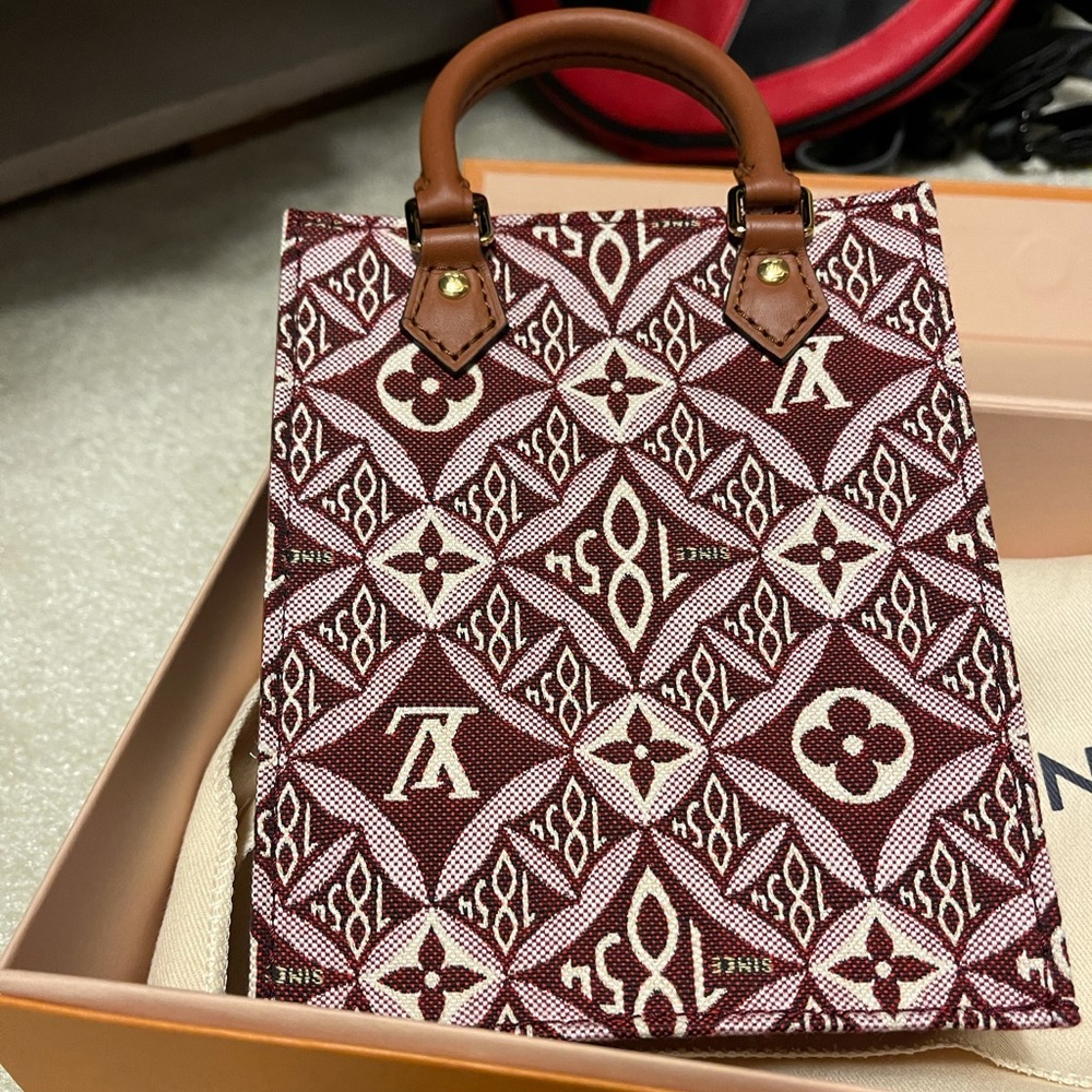 Since1854 LV Petit Sac Plat